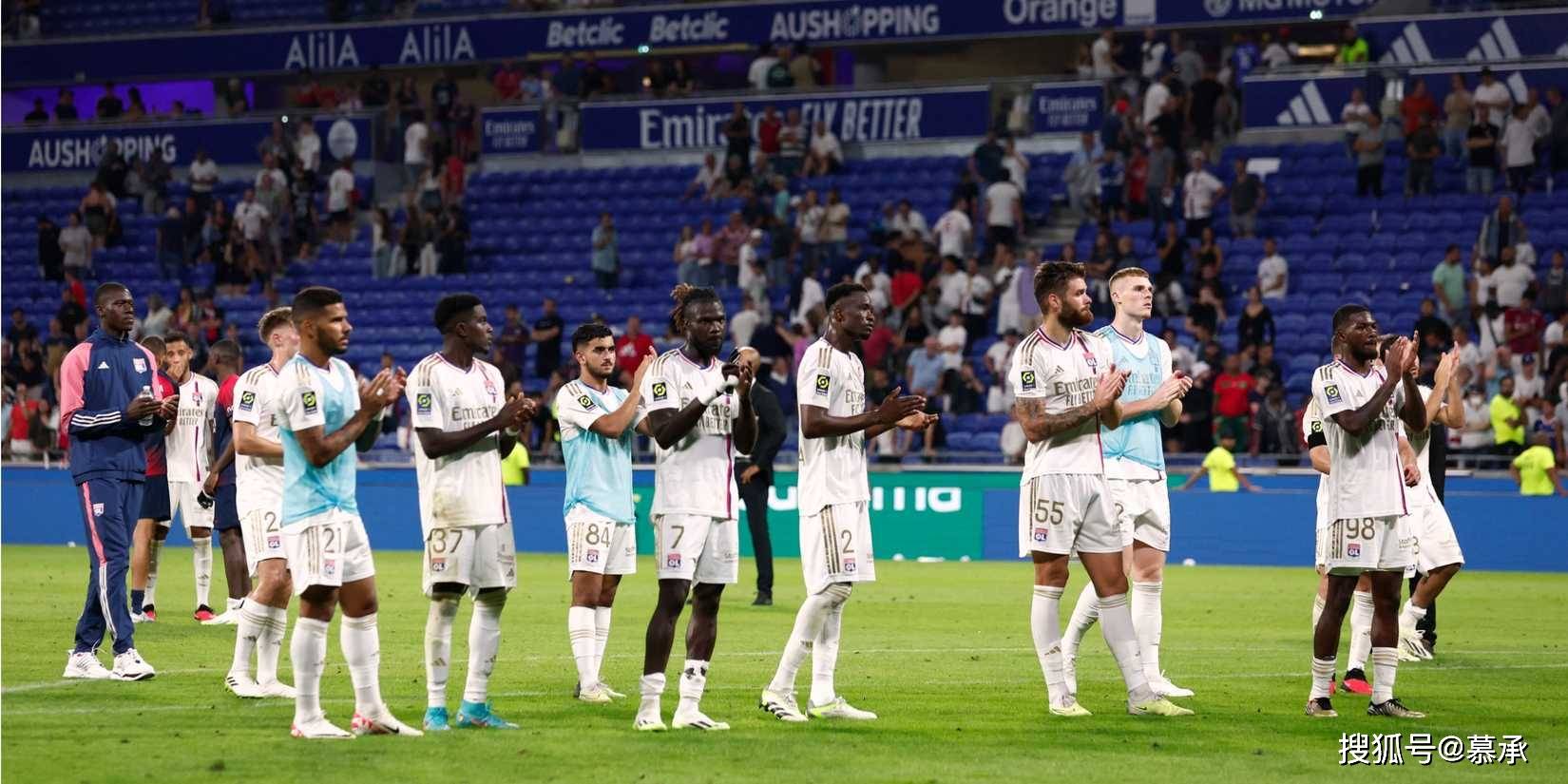乐鱼平台 -关于皇家马德里训练开放日，赛后刷新队史纪录引欢呼，德国杯在即，更衣室氛围转暖的信息